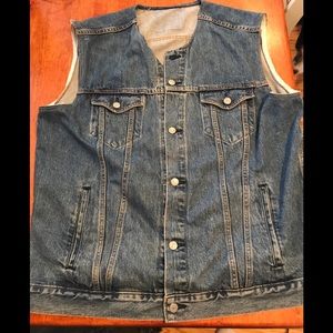 Men’s Levi cut off jean jacket